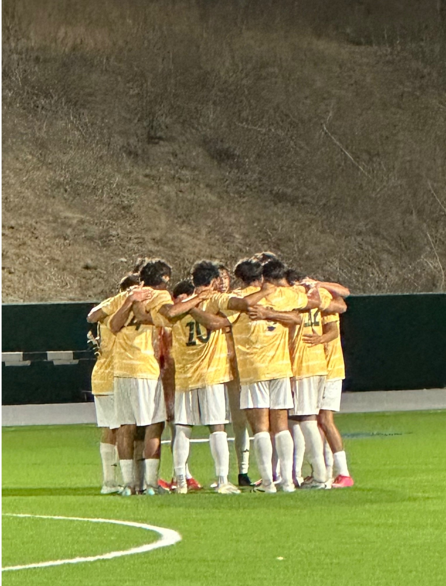 Men's soccer team huddles before second half against Cal Poly Pomona